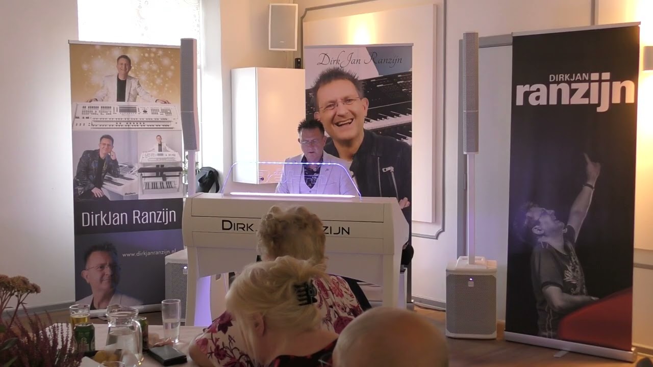 4302 DirkJan spiller i Ugerløse Forsamlingshus 3af4