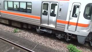 JR大曽根駅で、３１５系普通と区間快速及び３１５系＋３１３系８両編成回送列車の発車瞬間の様子　２０２４年４月２９日撮影