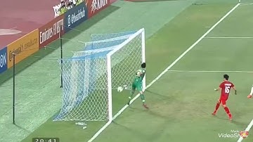 pha bắt bóng đẳng cấp của thủ môn Bùi tiến Dũng