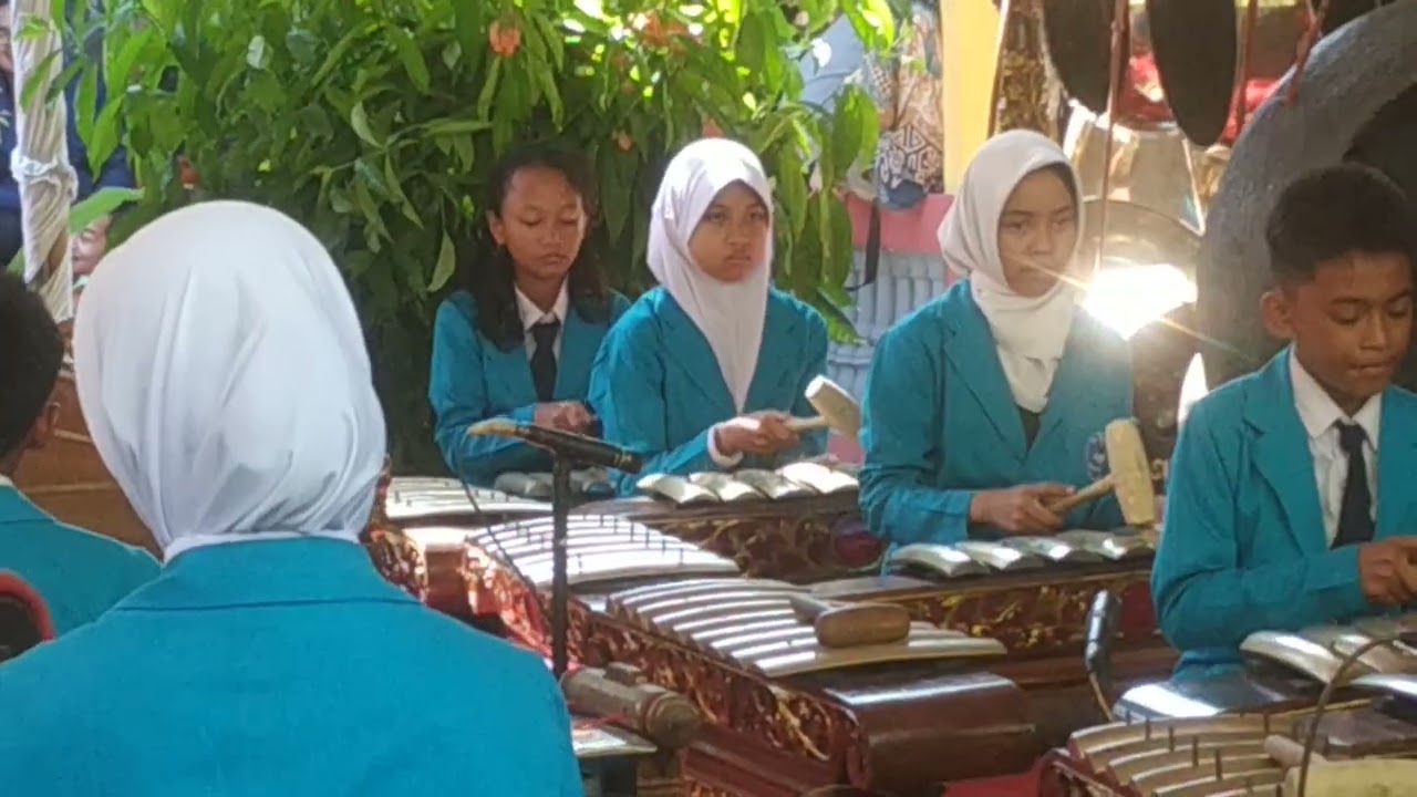 Grup karawitan SMP N 6 Wonogiri. Lomba Karawitan Pelajar SMP 2024