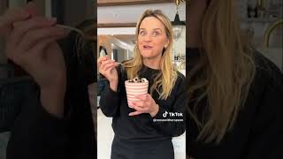 Reese Witherspoon defends eating snow