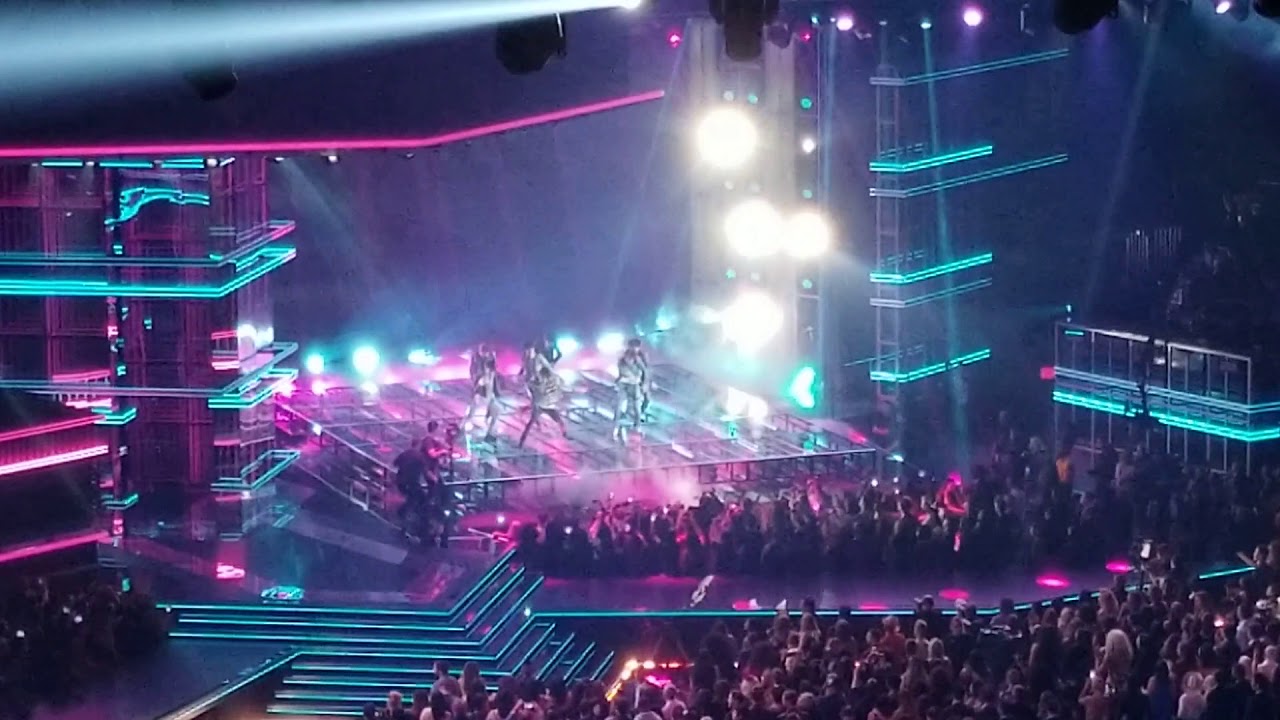 BTS Fake Love Performance at Billboard music awards