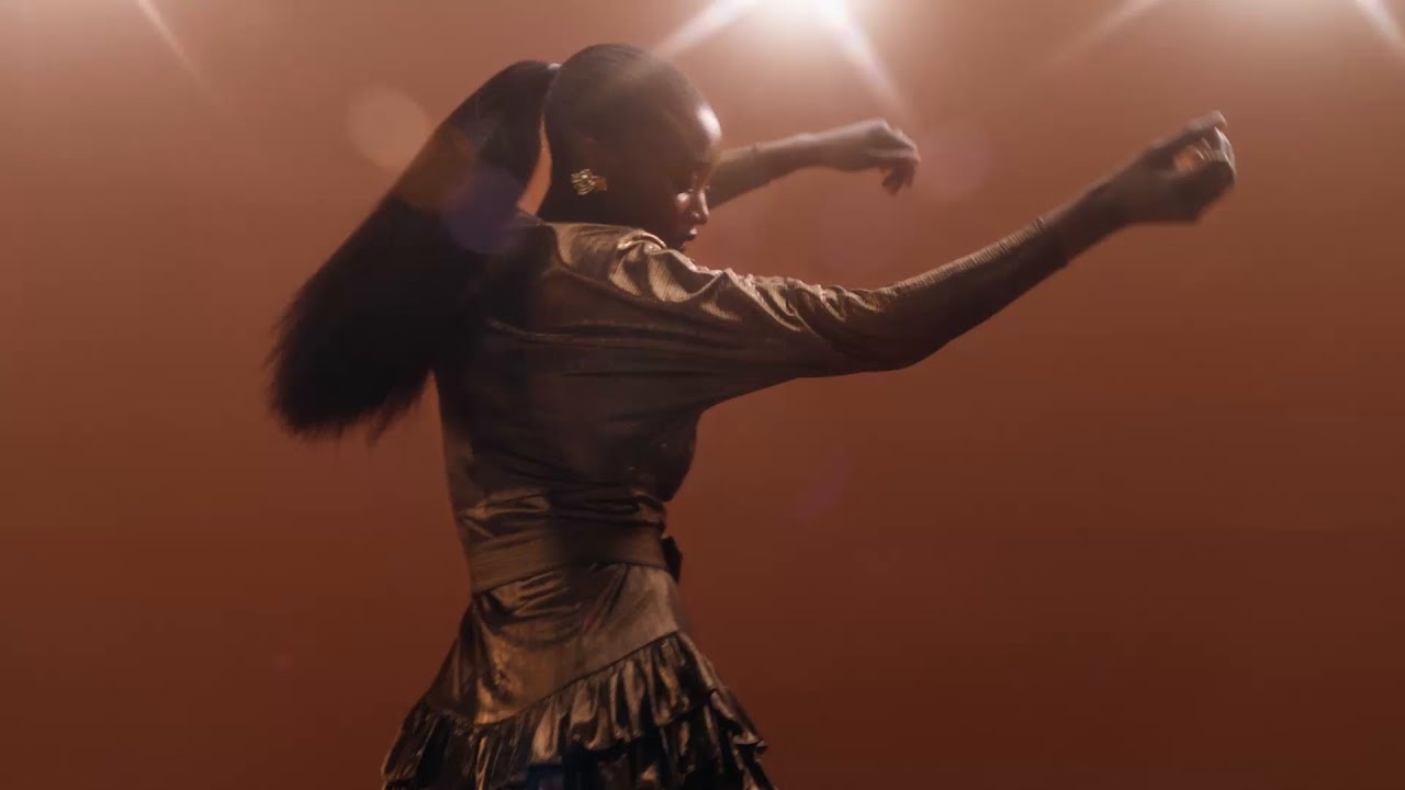 Dyson — Dyson Amber Silk Collection (YouTube video ad)