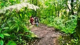 Naik gunung bersama pasangan(indahnya alam indonesia)