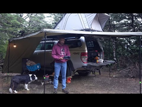Dağda Yağmurda Araba Kampı - Çatı Çadırı - Köpek