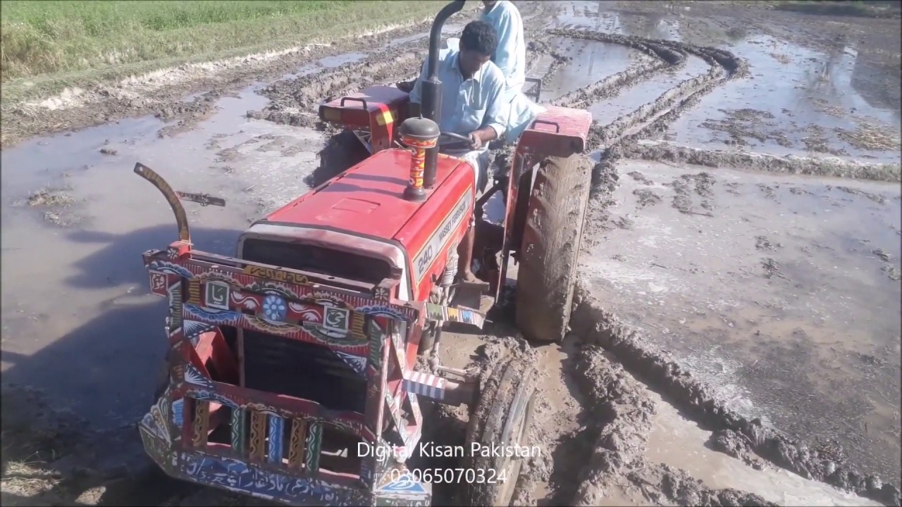 Mf 240 tractor ko driver nai qabu ker k pani walay boor per laga hi dia