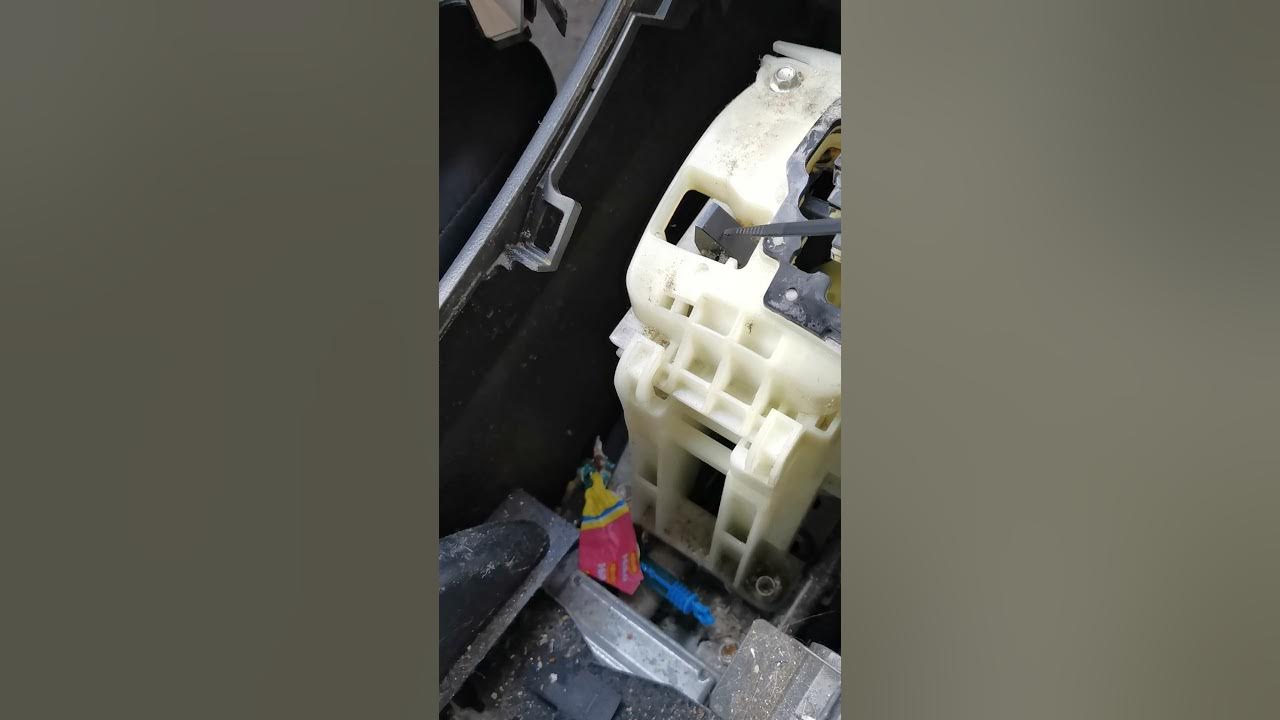 2010 mazda 3 shift lock solenoid stuck, quick fix. Australia. YouTube