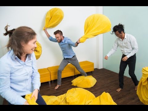 ბალიშებით ჩხუბი ! ! !