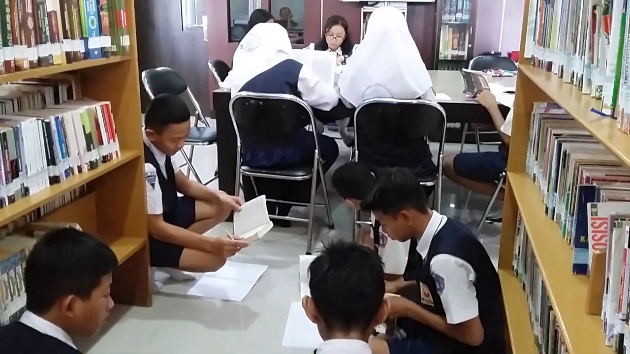 Siswa SMP NEGERI 1 Kelas VIII F Ke Perpusda Kapuas - YouTube