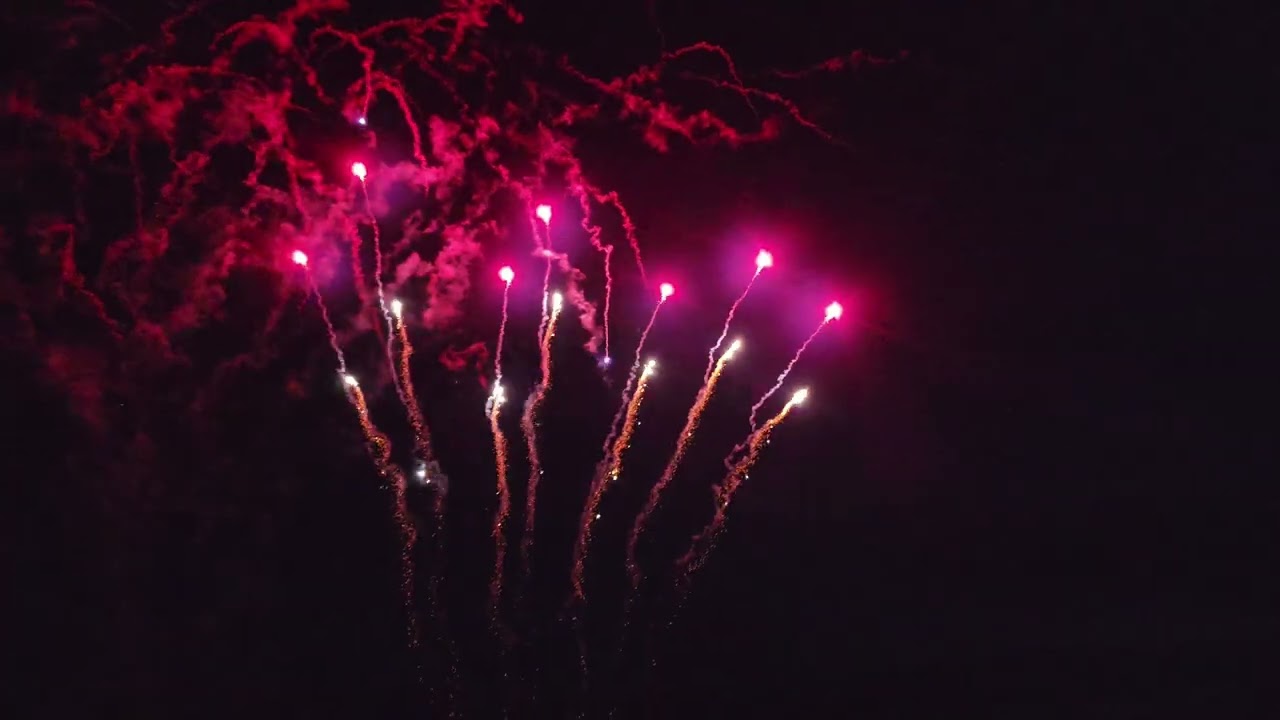 PCA029  FIREWORK 49s WHITE STROBE TIGER TAIL R/B CROSSETTE #