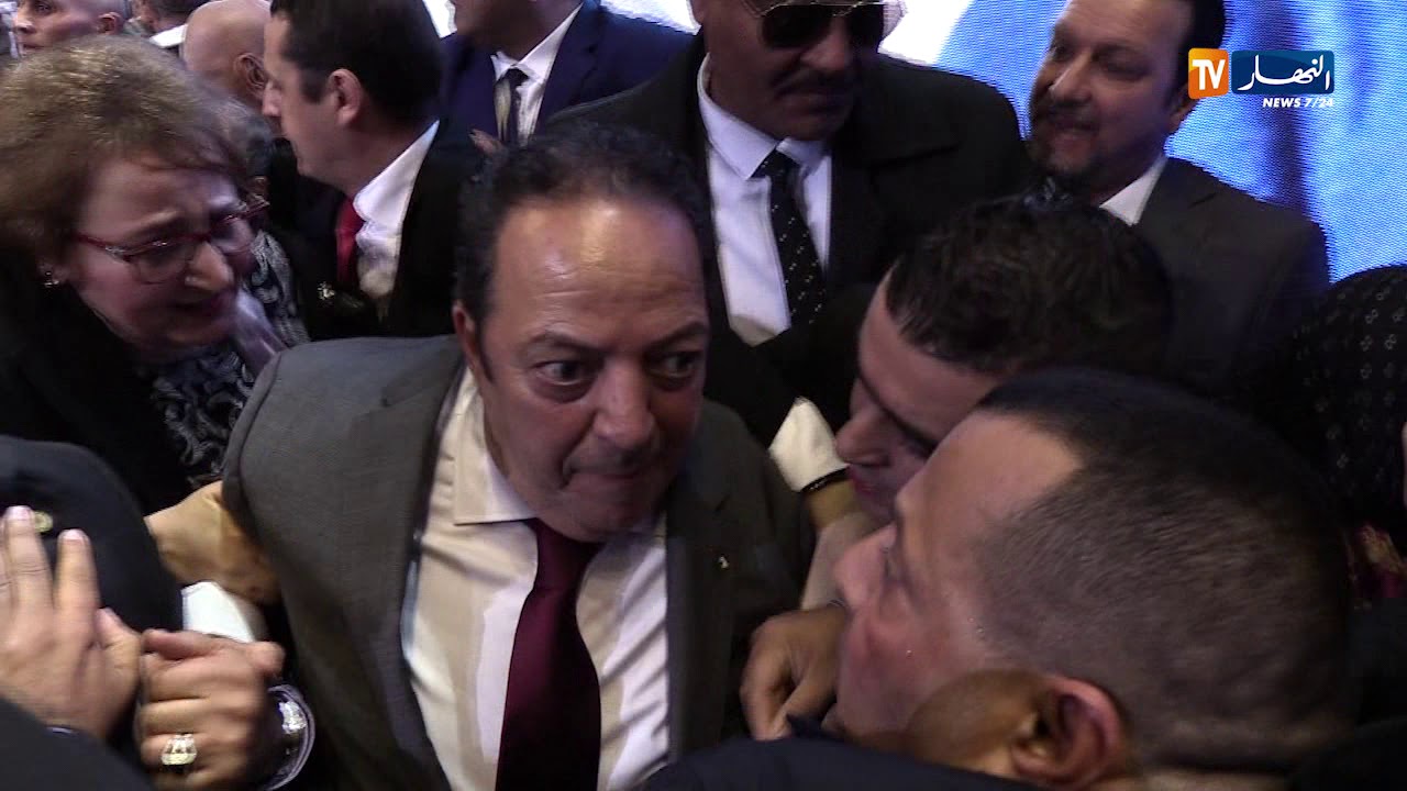 هكذا كانت أجواء تجمع مناضلي الأفلان بالقاعة البيضاوية