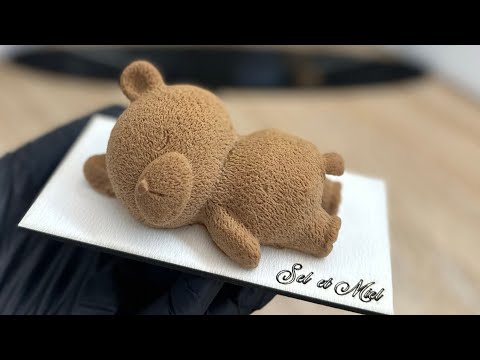 تحلية الدب النائم بقوام حريري حشو مميز و صلصة لذيذة 