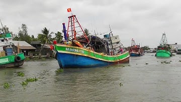 Tàu biển chạy xuất hành đông nghệt mùng 6 tết năm 2021