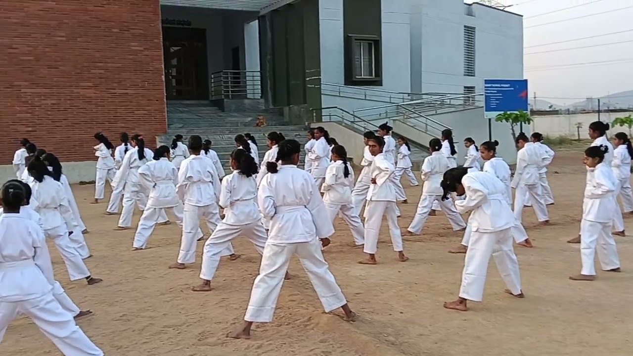 Karate class at. APJ Abdul Kalam school lingadalli Koppal #koppal #karate 