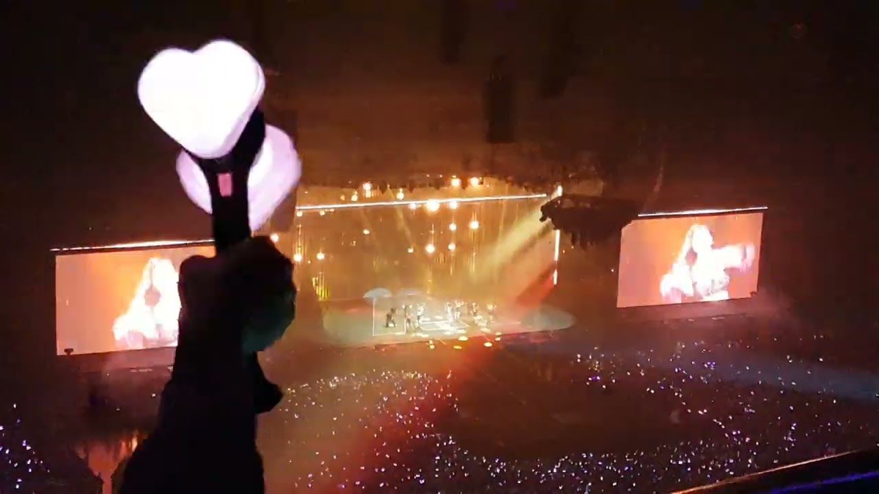 SOLO - Jisoo performing 