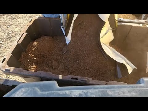 Wideo: Co to jest mech torfowy: Wskazówki dotyczące używania mchu torfowego w ogrodach