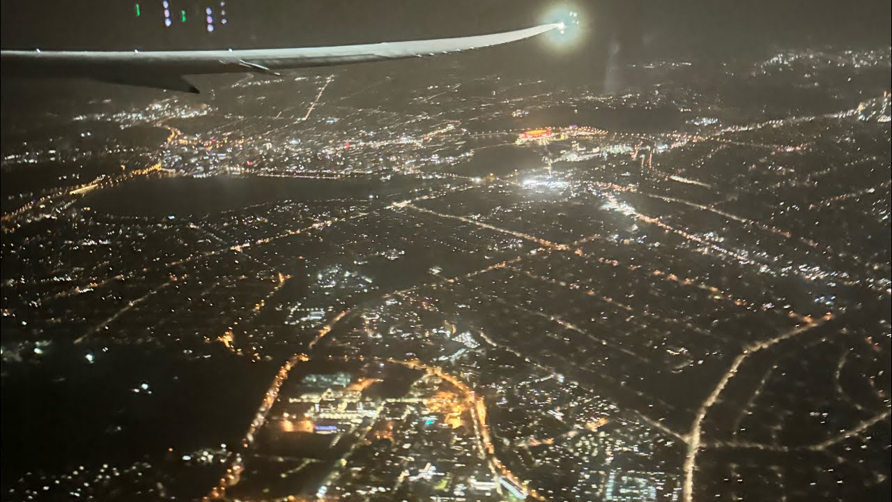 Singapore Airlines Boeing 787-10 taking off from Perth Airport in a fierce storm with lightning