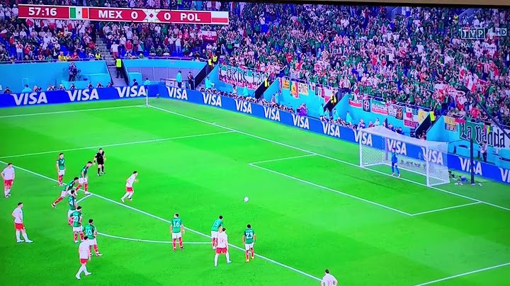 Mecz Meksyk - Polska ⚽️ Lewandowski wykonuje rzut karny.
