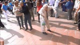 Old Man Dancing to #shutyourtrap Resimi