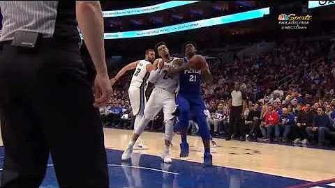 Dillon Brooks Gave Joel Embiid The Shoulder And Got A Flagrant Foul！
