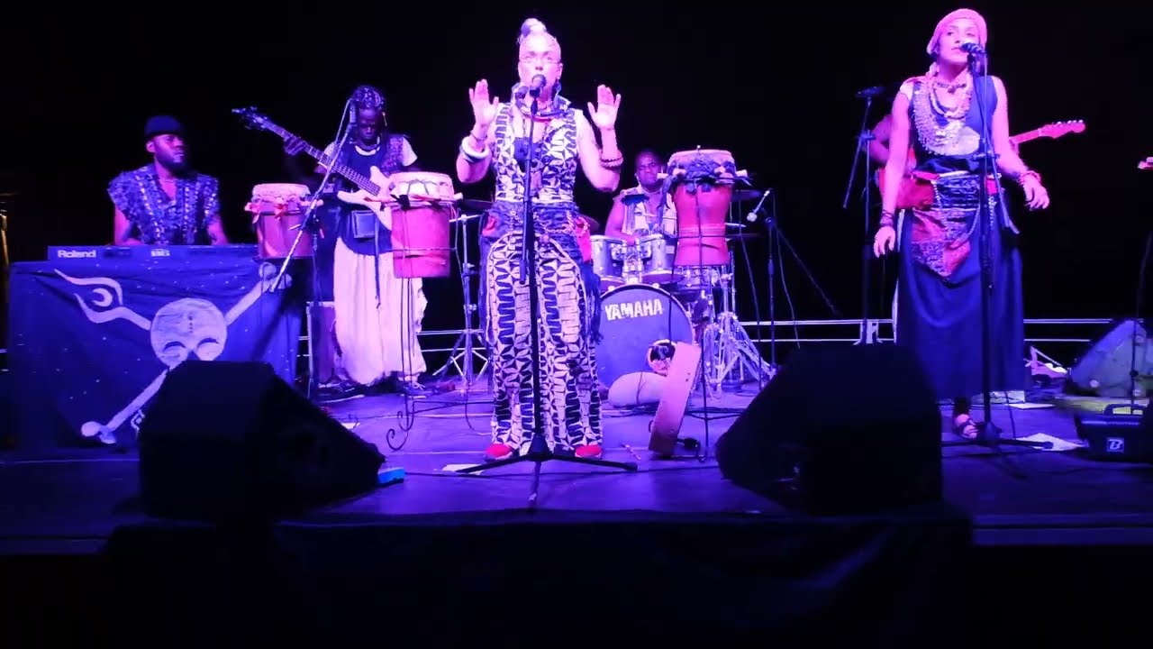 Performance Ndeye San 1