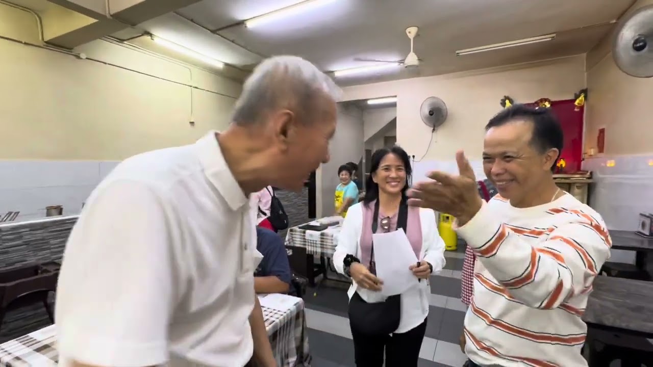 台湾游客到加叻早餐，一辆巴士31人到加叻半日游！广西咖喱面，游新村，上大自然瀑布，榴莲山吃榴莲！
