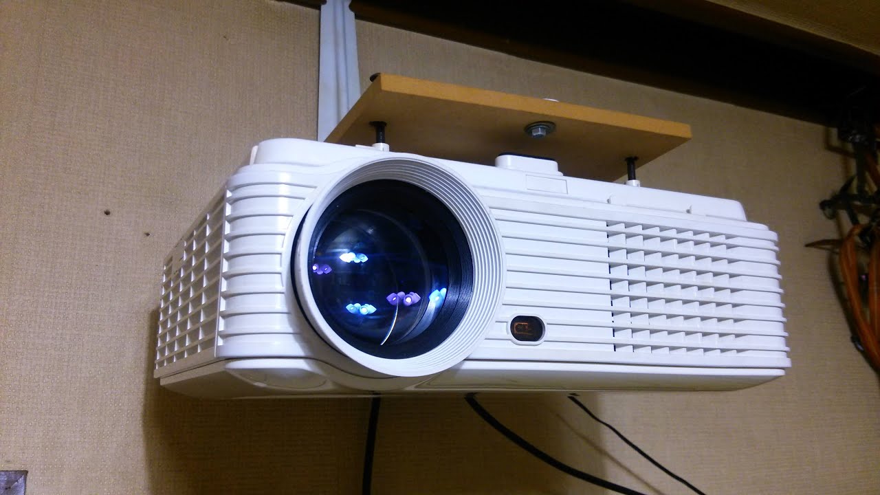 プロジェクターの簡単な天吊り方法を解説 天井穴あけ不要で賃貸もok Rentio Press レンティオプレス