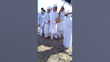 các con đưa tiễn mẹ