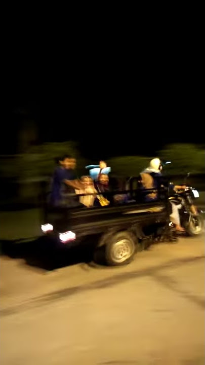Cewek berhijab ngebut bawa MOGE(motor gede)