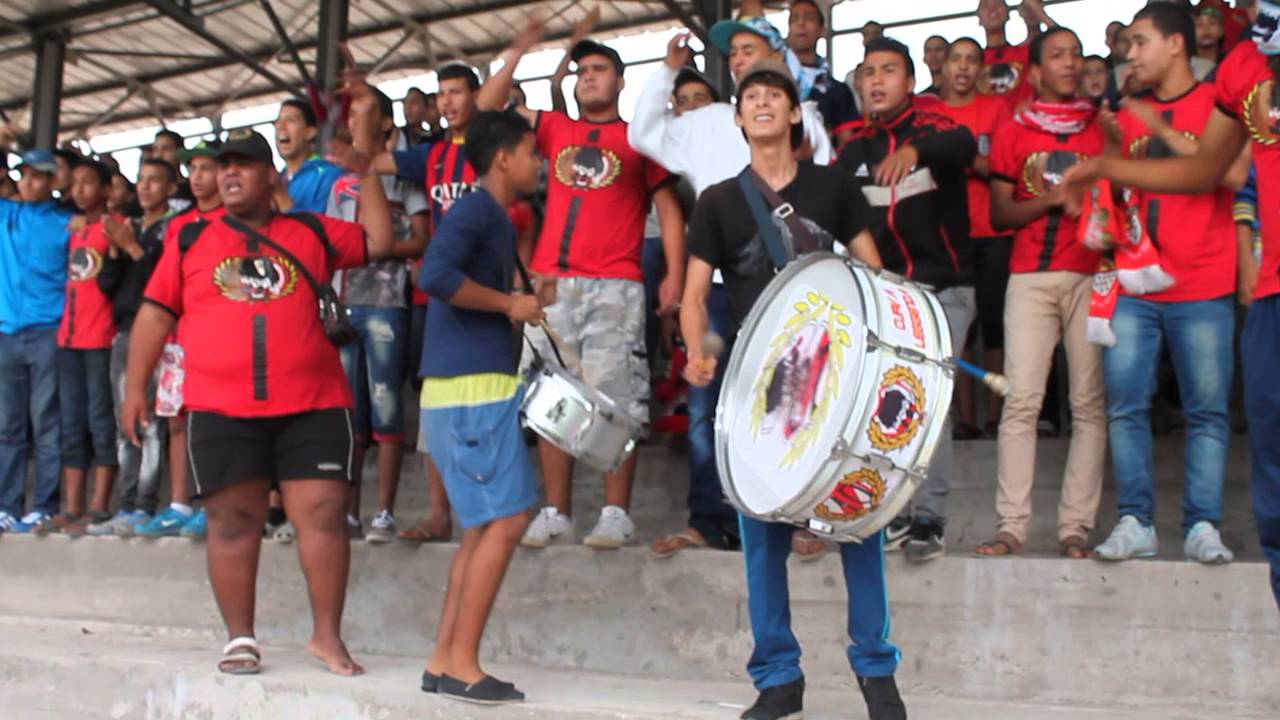 جانب من جمهور الإلتراس أيت ملول في مقابلة اليوزمام وشباب خنيفرة