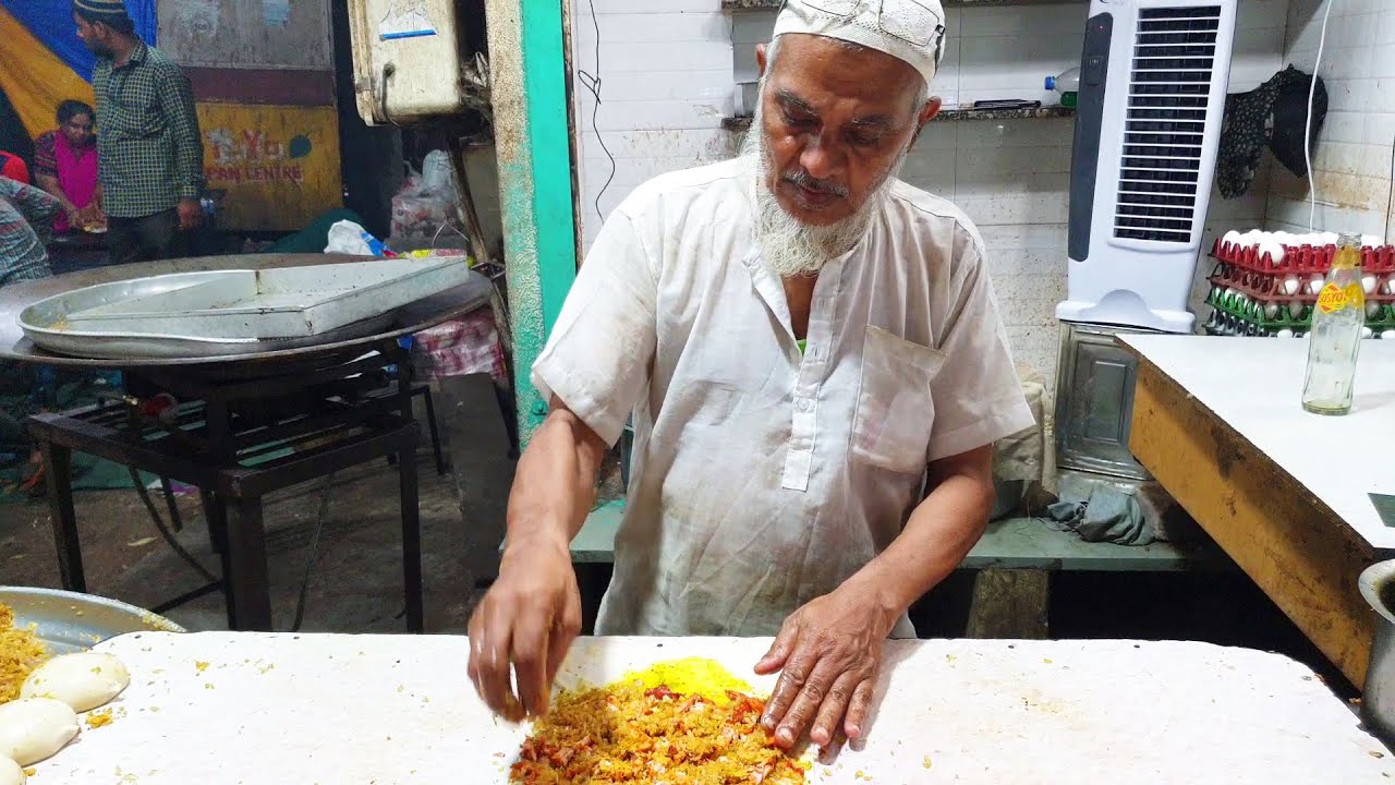 Manjar Paratha Center || Old man making Traditional Mughlai Paratha || Indian Street Food | Tasty Street Food