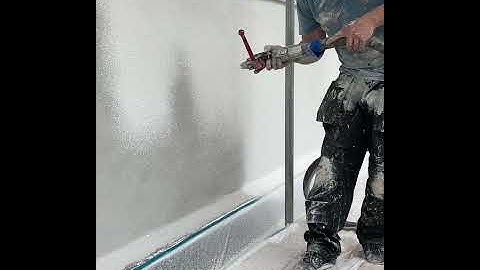 Spraying silicone render eze 24 - DCR plastering and rendering