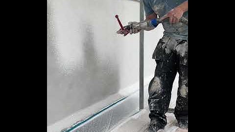 Spraying silicone render eze 24 - DCR plastering and rendering