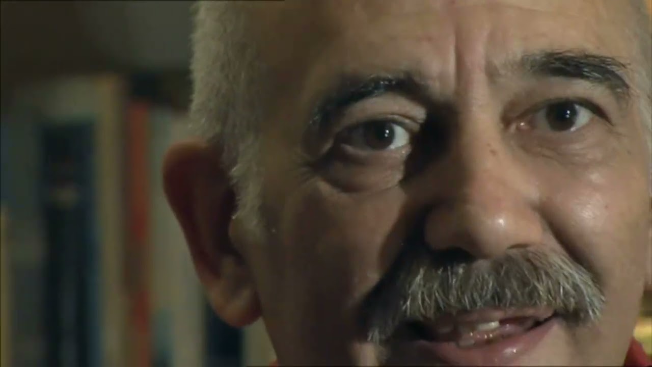 IO E LA MIA SEDIA. Film documentario su Enzo Del Re, regia di Angelo Amoroso d'Aragona.