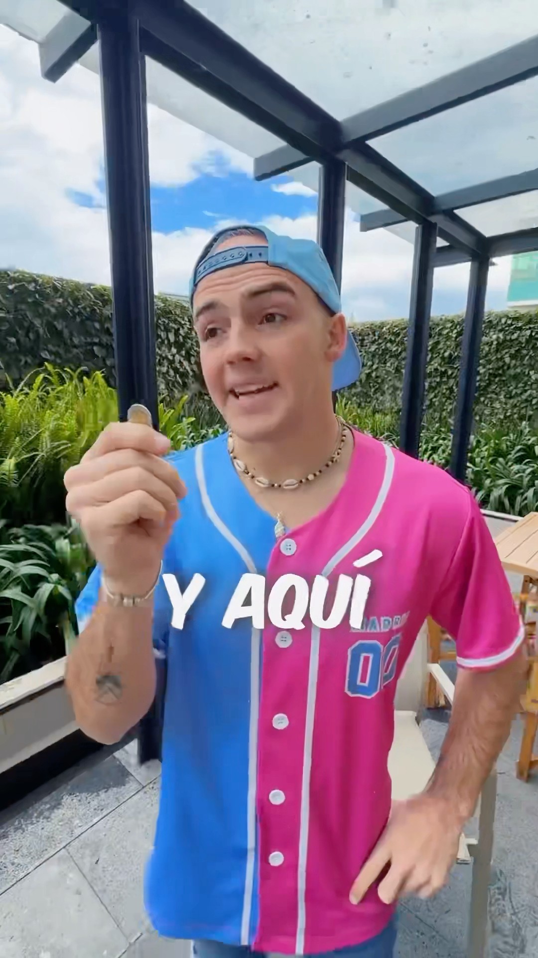NO LE GUSTÓ LA BROMA ??