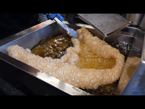 대만 거대한 돼지 껍데기 튀김, 바삭한 삼겹살 샌드위치 / giant fried pork skin, crispy pork belly - taiwanese street food