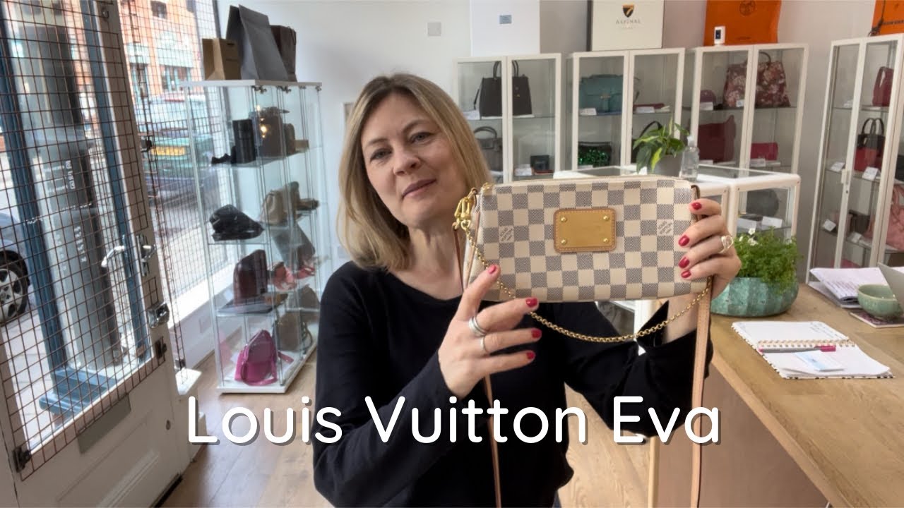 Louis Vuitton Eva Clutch Monogram Review + What Fits Inside? 