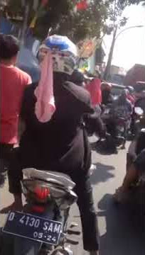 Celdam Sangkut Helm