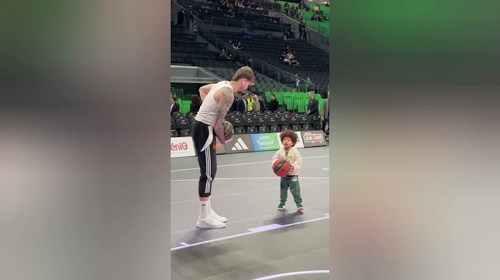 Juancho μαζί με Lessort Junior στο παρκέ ετοιμάζονται για τον αγώνα ! 😹😹😹