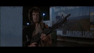 Рэмбо расстреливает полицейский участок - Рэмбо: Первая кровь (1982)