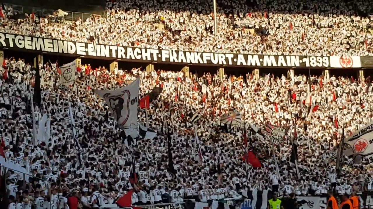 19.05.2018 Eintracht Frankfurt Fans in Berlin, Hüpfen, Jumping, Atmosphäre