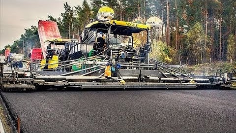 Máy Trải Nhựa Đường Cao Tốc Cực Kì Hiện Đại Và Lớn Nhất Thế Giới Hiện Nay Là Đây | Tò Mò TV