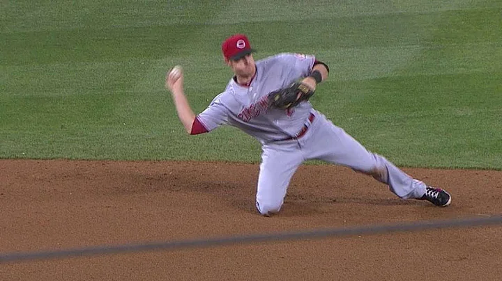 CIN@LAD: Cozart, Phillips combine for a double play