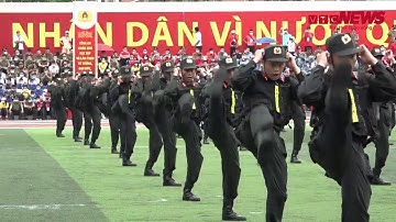 Màn đồng diễn võ thuật của 300 chiến sĩ cảnh sát cơ động