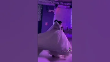 كل ما تـشرق شمس نهآر تآخد لعيونك صور يجن الليل نجومه تغآر ما بدن غيرك قمر 