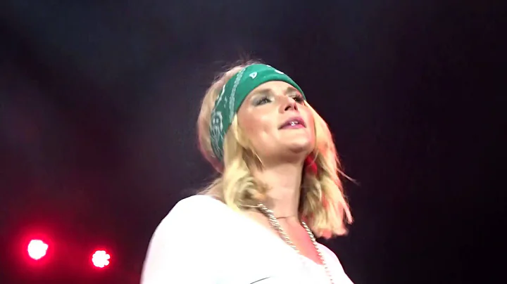 MIRANDA LAMBERT . Live in Dublin . c2c . Mama's broken heart .