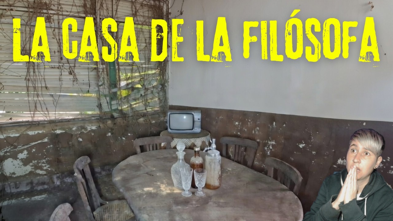 Casa Abandonada de los años 60 casi Intacta con Piano y Biblioteca