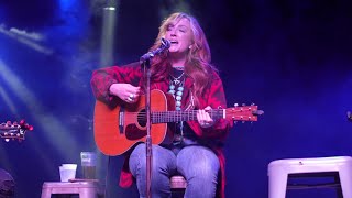 Clare Dunn performing