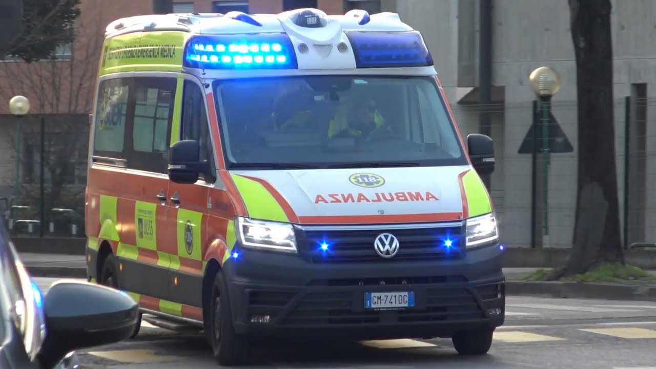 Ambulanza SUEM 118 Rovigo in emergenza a Padova  - Italian ambulance responding code3
