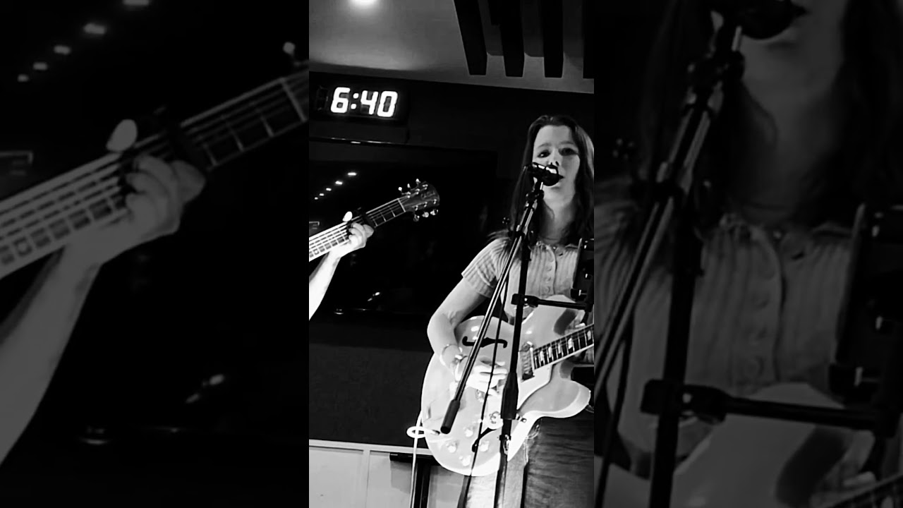 WOW!!! Sibling Duo Playin' Brazil down the Surf Club !   #declanmckenna  #live #music